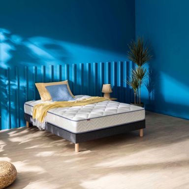 Ensemble Merinos matelas ressorts ensachés + mousse mémoire Sweety, sommier en kit déco et pieds