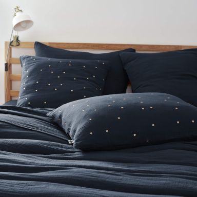 Taie d'oreiller à pois brodés double gaze de coton marine 60x60 cm