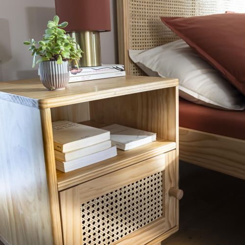 Zoom sur la niche et la porte d'un des chevets 