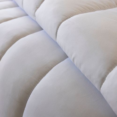 Couette chaude hiver 500gr/m² anti-acariens et anti-bactériens 260x240 cm