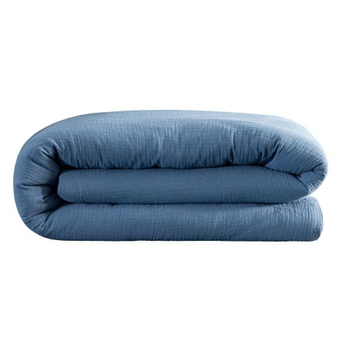 Housse de couette gaze de coton bleu 240x220 haut de gamme pliée sur fond blanc
