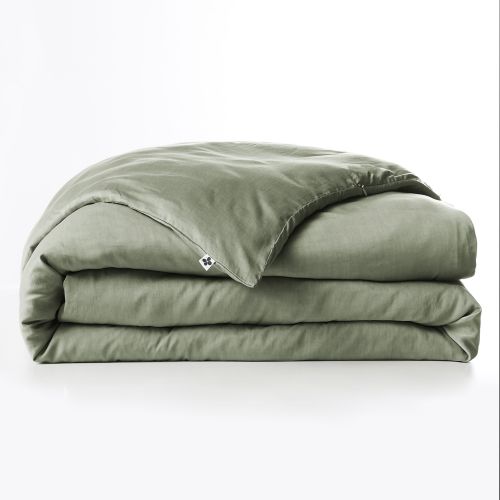 Housse de couette 260x240 lyocell pliée sur fond blanc pur