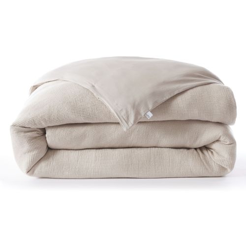 Housse de couette beige nid d'abeille Terre de Nuit Maya dans une chambre à la décoration moderne et épurée