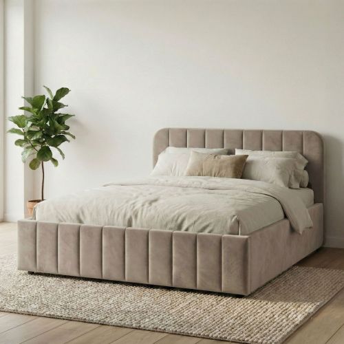 Lit coffre velours taupe avec tête de lit capitonnée dans une chambre moderne élégante