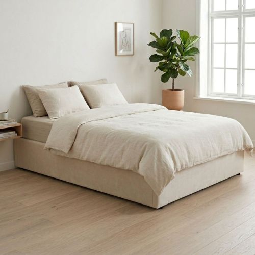 Lit coffre kaki en velours lisse dans une chambre lumineuse et moderne