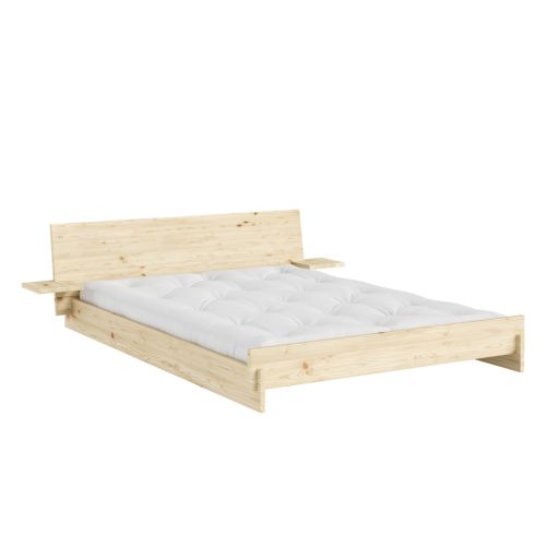 Lit Latch bed Karup 160x200 vu de face sur un fond blanc épuré
