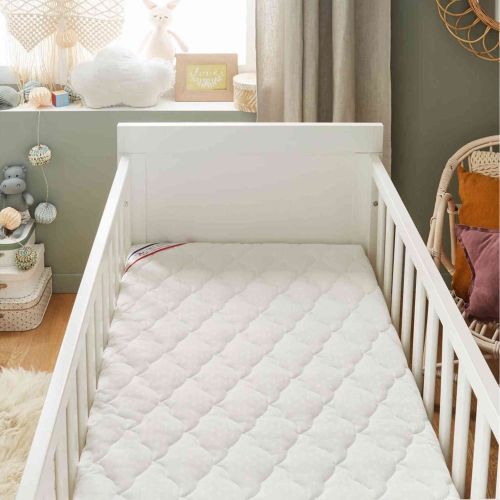 Matelas bébé sans traitement déhoussable coton bio (présenté en ambiance)