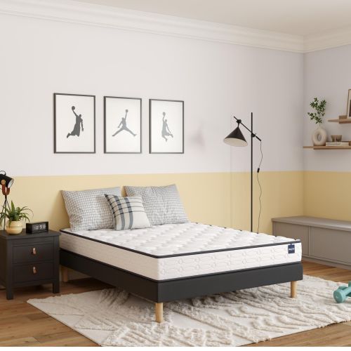 Matelas mousse très ferme Bultex Éveil installé sur un lit dans une chambre moderne.