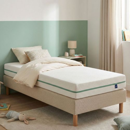 Matelas enfant Someo Aube 200 en latex naturel dans une chambre d'enfant