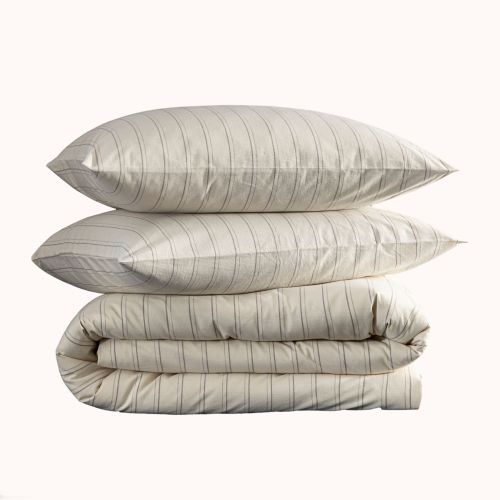 Ensemble housse de couette 260x240 et taies d'oreiller parure Alba sur fond blanc
