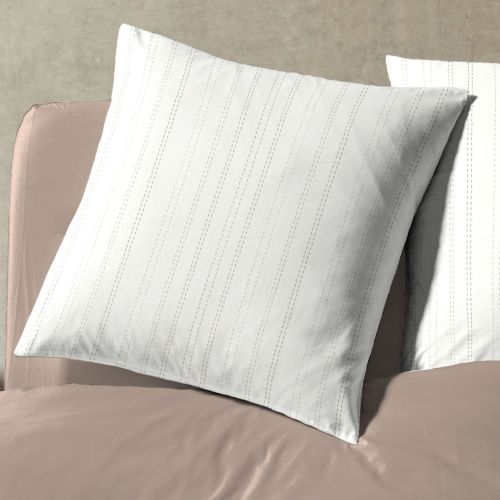 Taie d'oreiller carrée assortie à la parure de lit avec finitions soignées et rayures fines