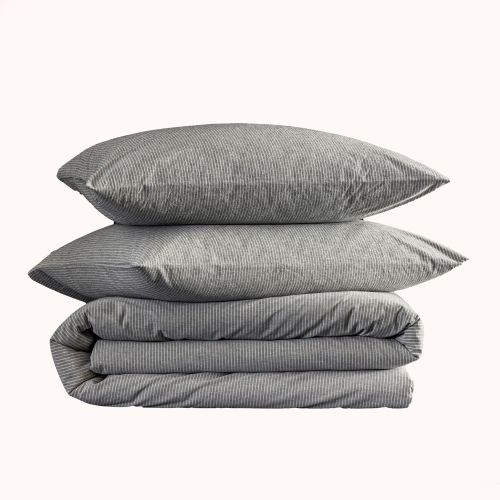 Ensemble complet parure 200x200 Eden comprenant la housse de couette et les taies d'oreiller sur fond blanc