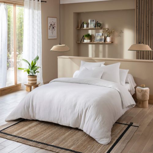 Housse de couette kaki en gaze de coton sur lit double, ambiance douce et naturelle