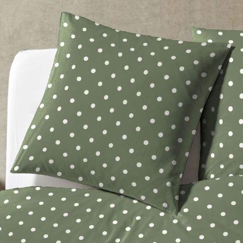 Détail des taies d'oreiller de la parure de lit Lison avec motif petits pois blancs