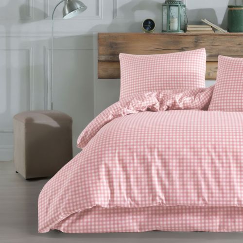 Ambiance chambre élégante avec la parure Vichy à carreaux rose 200x200 et ses finitions soignées