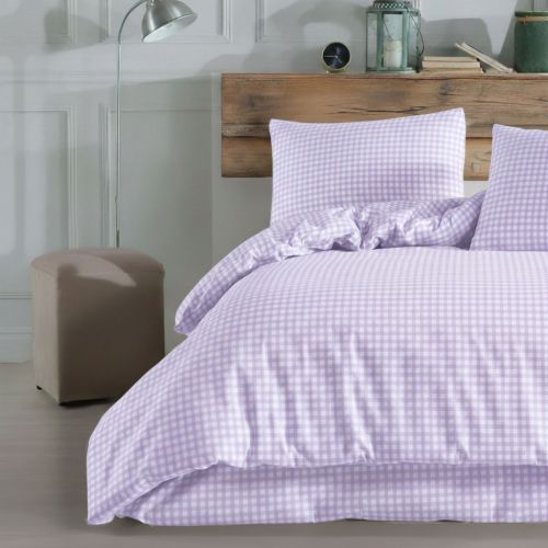 Ambiance chambre élégante avec la parure Vichy à carreaux violet 260x240 et ses finitions soignées