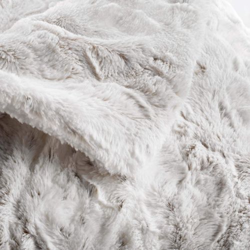 Gros plan sur la texture soyeuse du recto imitation fourrure blanc 125x150