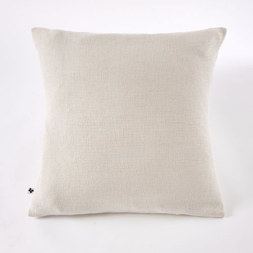 Taie d'oreiller Maya face recto en mini nid d'abeille sur fond blanc