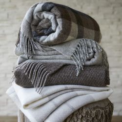 Plaid à franges en laine 140 x 200 cm