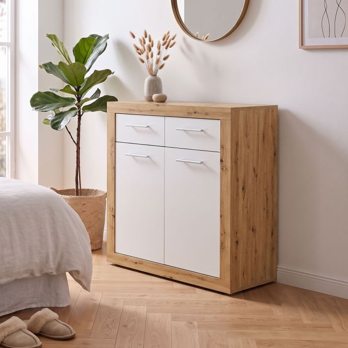 Commode 2 portes et 2 tiroirs dans une chambre lumineuse