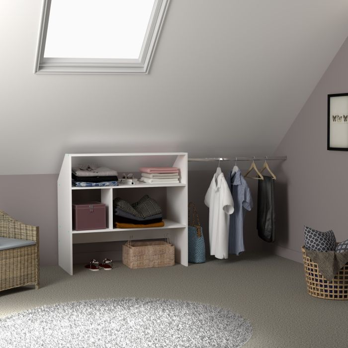 Dressing sous pente avec étagères et penderie blanc