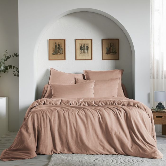 Housse de couette lyocell uni blush Terre de Nuit Lysandre vue ambiance Housse de couette lyocell uni blush Terre de Nuit Lysandre vue ambiance