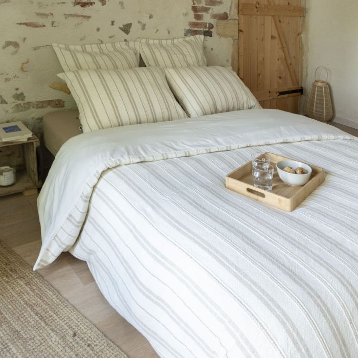 Parure de lit Olympe Terre de Nuit en coton texturé blanc pour une chambre apaisante