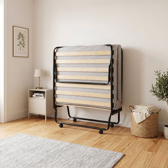 Lit pliant d'appoint avec matelas inclus pour 1 personne dans une chambre d'ami.