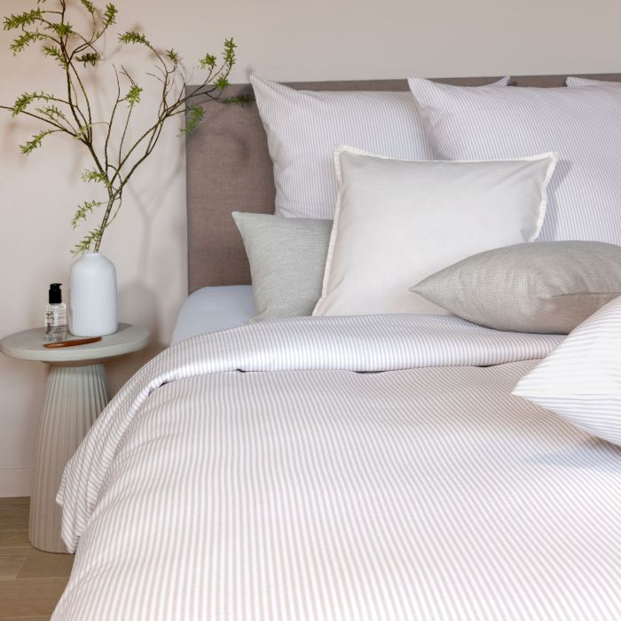 Parure de lit Bengal offrant un confort enveloppant pour une décoration de chambre épurée