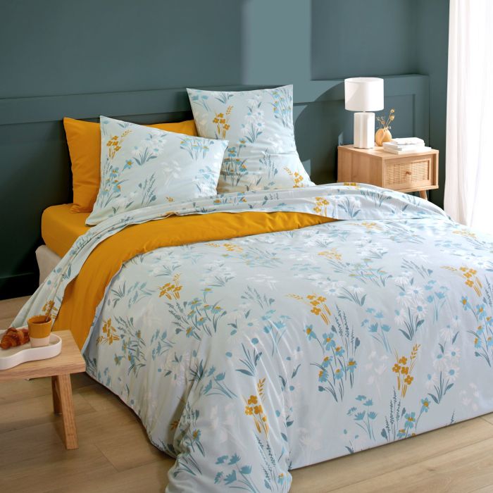 Lit double habillé de la parure coton floral bleu ciel et jaune moutarde