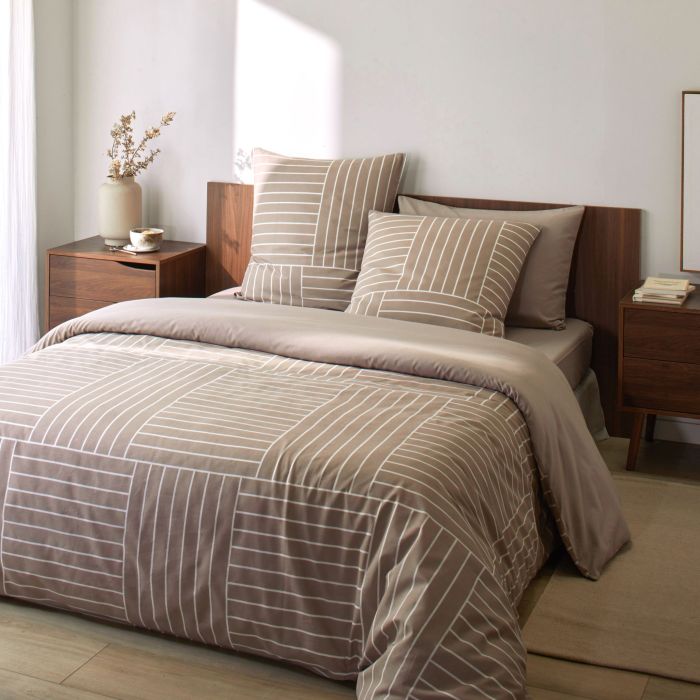 Parure de lit Tess au design géométrique dans une chambre style scandinave épurée