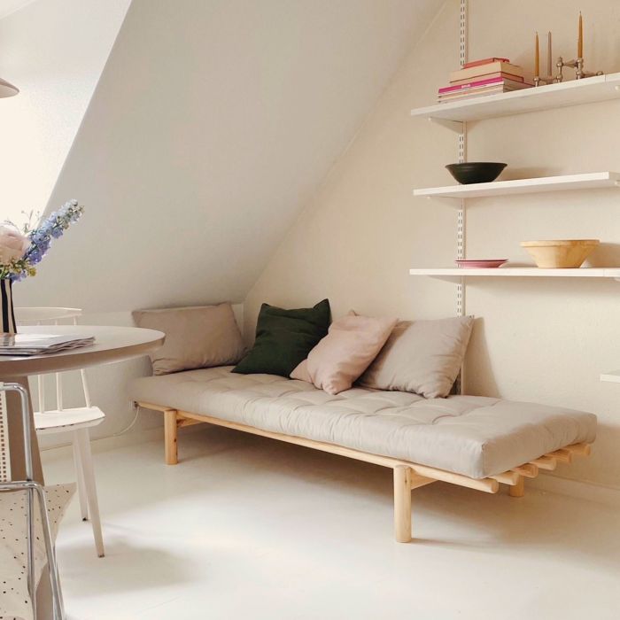 Sofa PACE en pin massif naturel matelas 75x200 + coussins 40x60 inclus Sofa PACE en pin massif naturel matelas 75x200 + coussins 40x60 inclus
