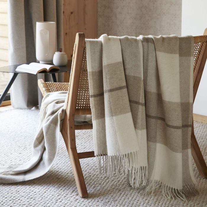 Plaid à franges en laine 140 x 200 cm