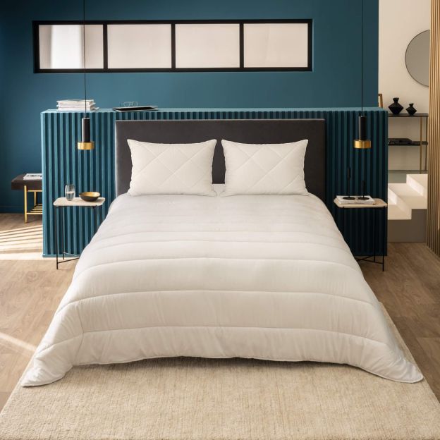 Pack couette tempérée microfibre anti-acariens et oreillers Bultex ambiance