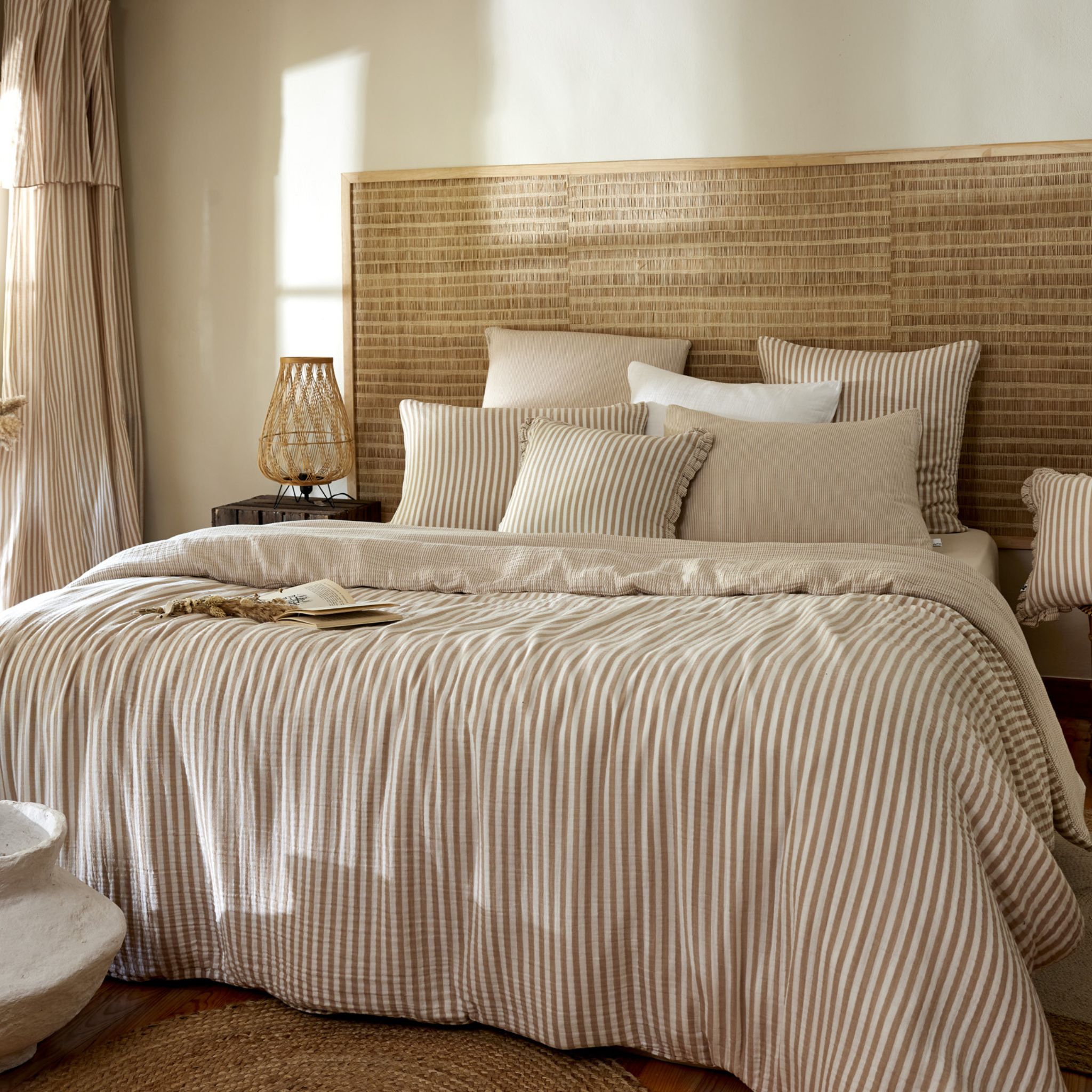 Housse de couette 200x200 gaze de coton à rayures beige Terre de Nuit Ninon