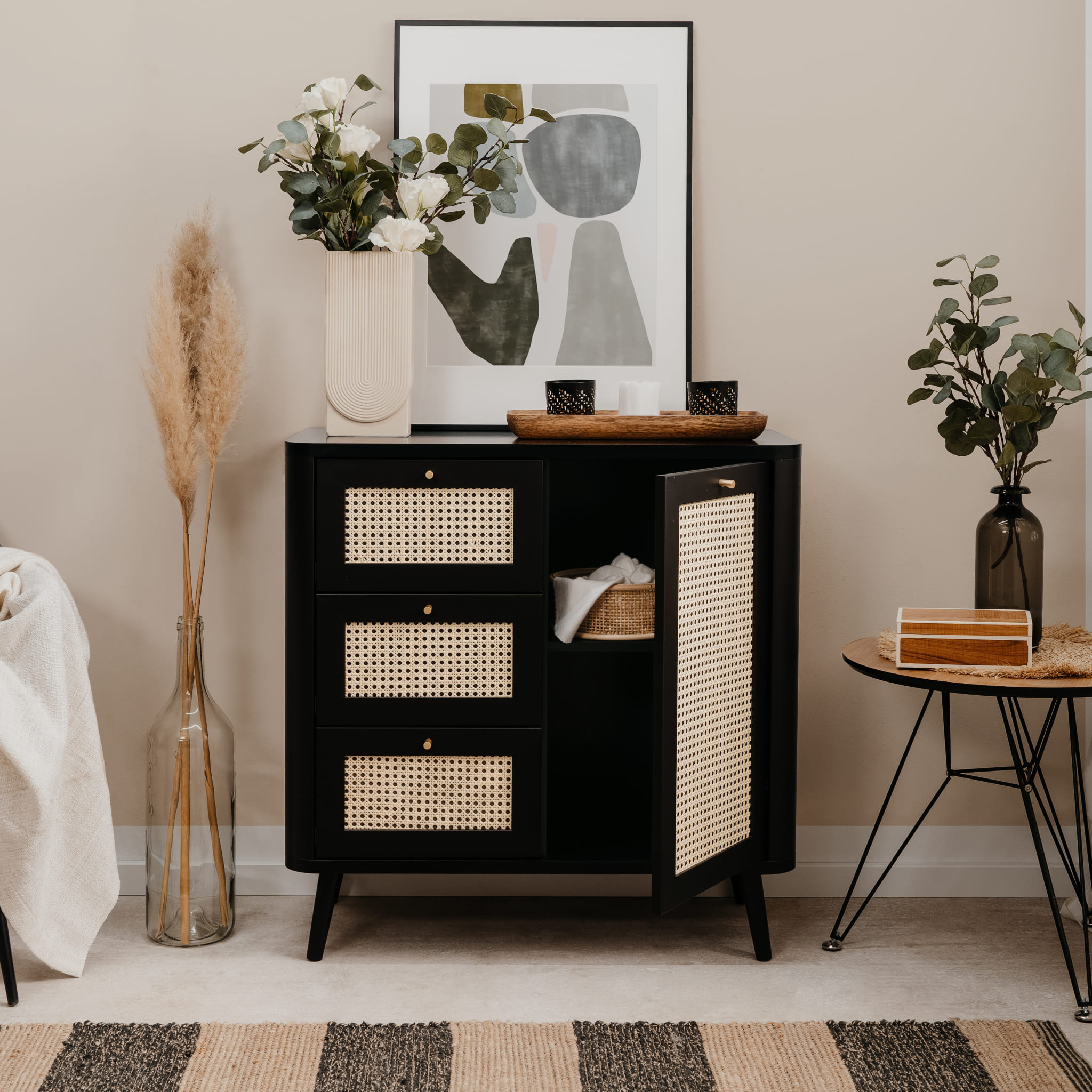 Commode 1 porte 3 tiroirs avec imprimé cannage PVC noir et pieds en bois massif - CO7097