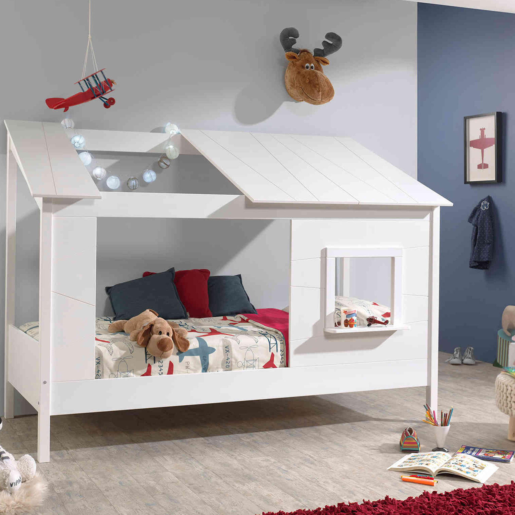 Lit cabane enfant avec toit et fenêtre en bois blanc