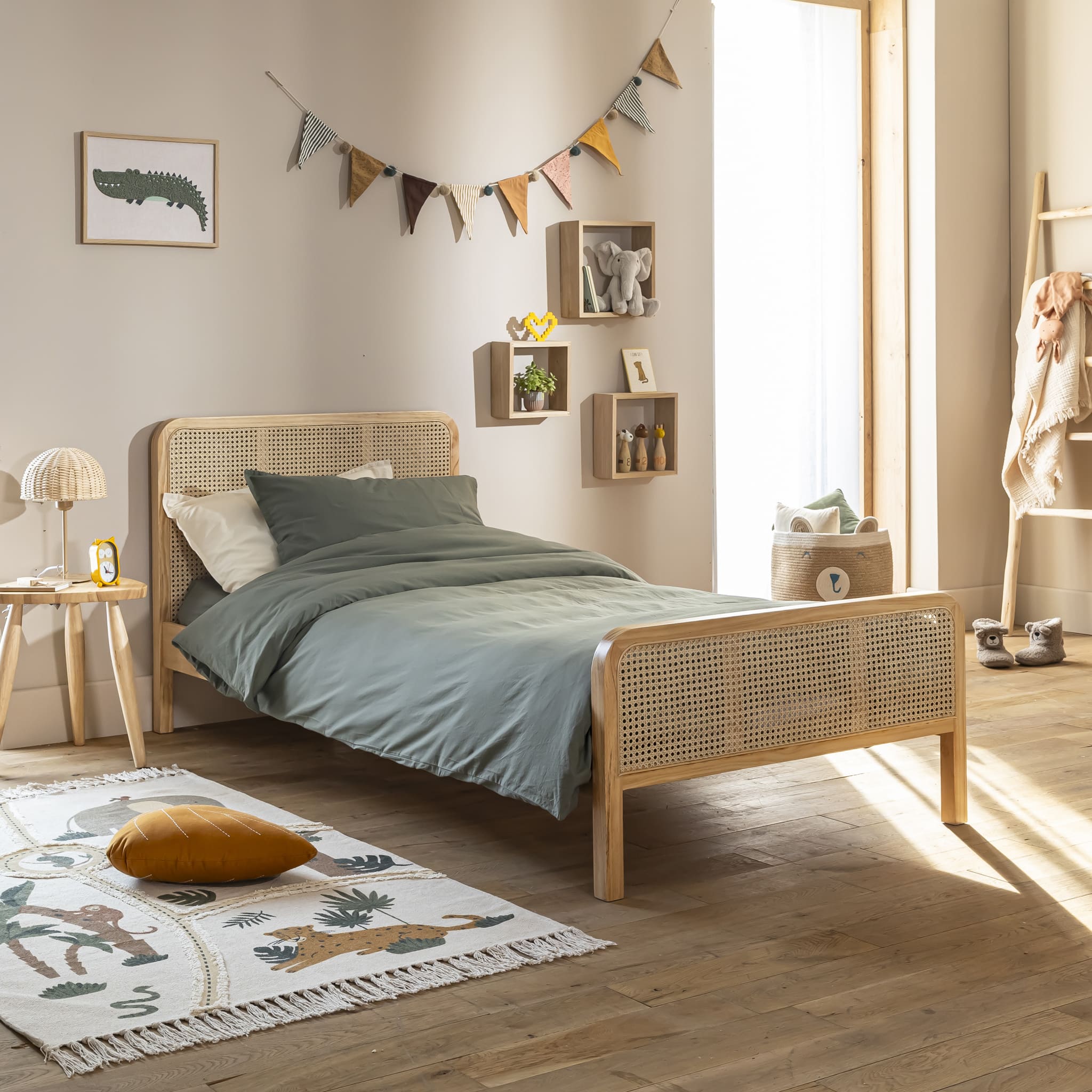 Lit enfant en pin massif avec véritable cannage ANNA 90x190 - LT17018