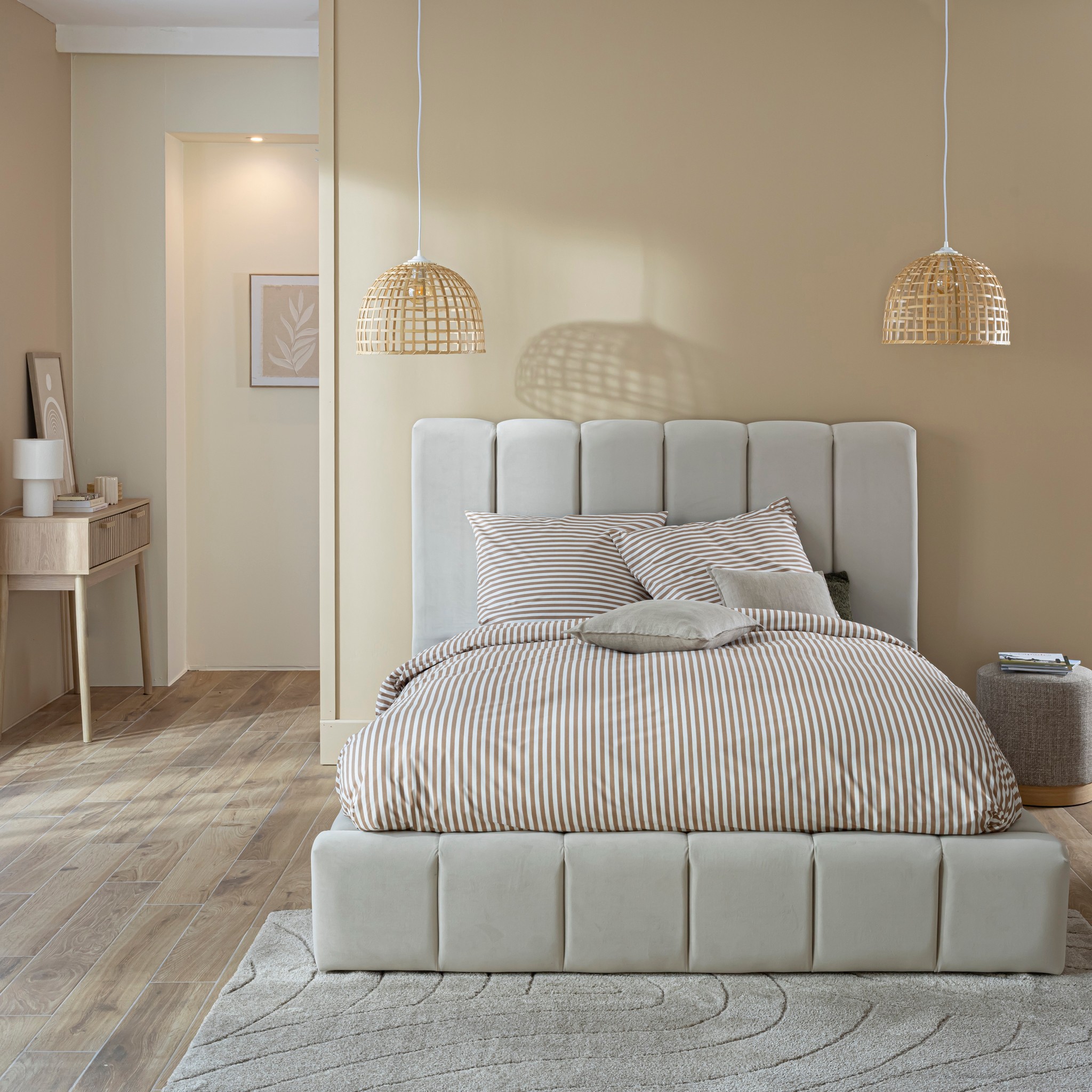 Lit coffre 140x190 en velours matelassé beige