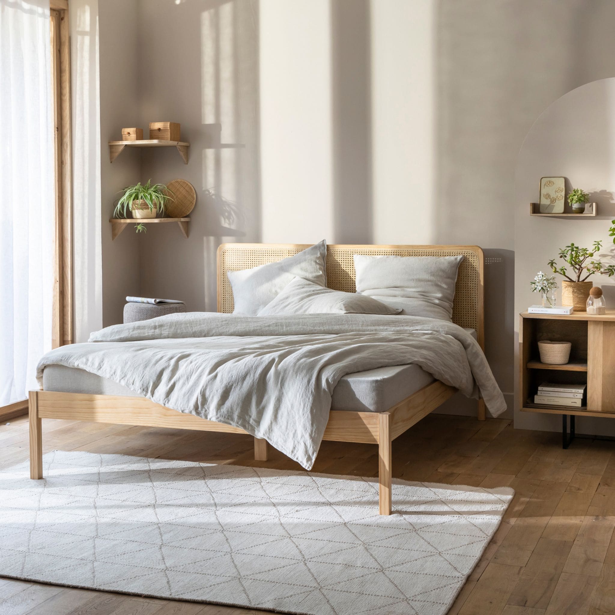 Lit adulte en pin massif tête de lit cannage ANNA 140x190 + set de 2 chevets cannage