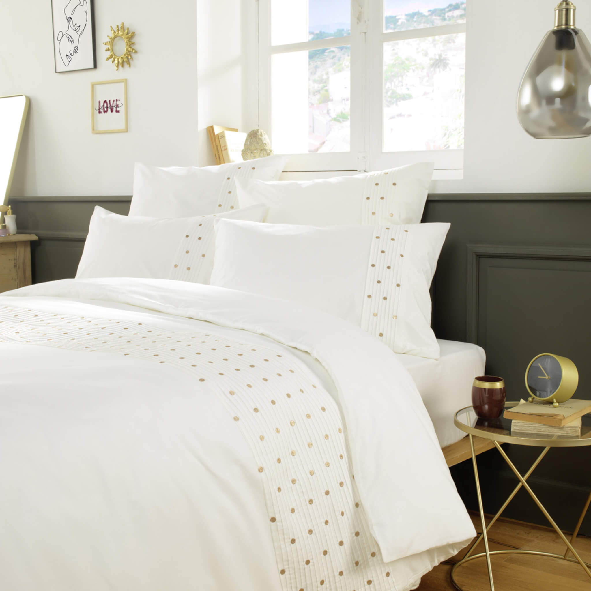 Housse de couette brodée plis religieuses blanc 200x200 cm