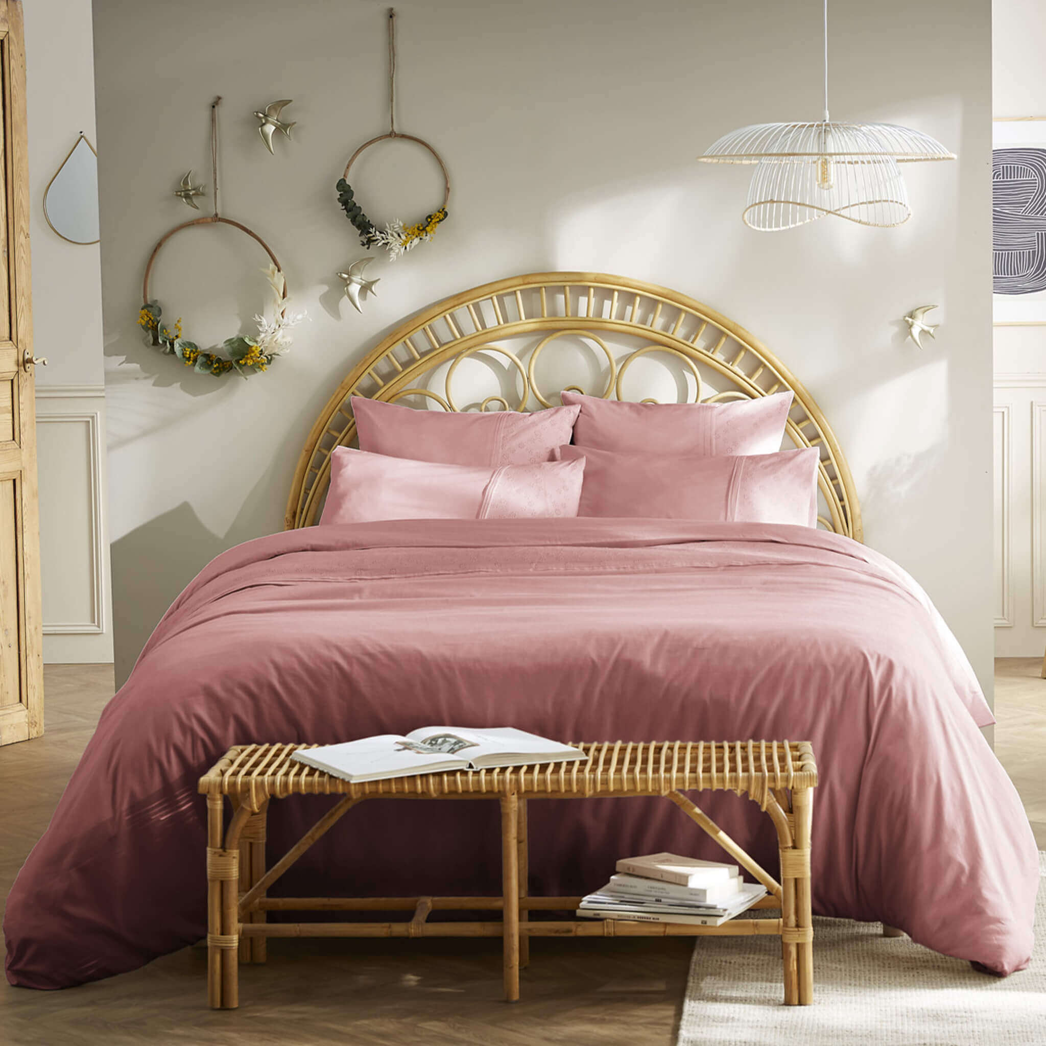 Parure de lit 100% coton broderie anglaise rose