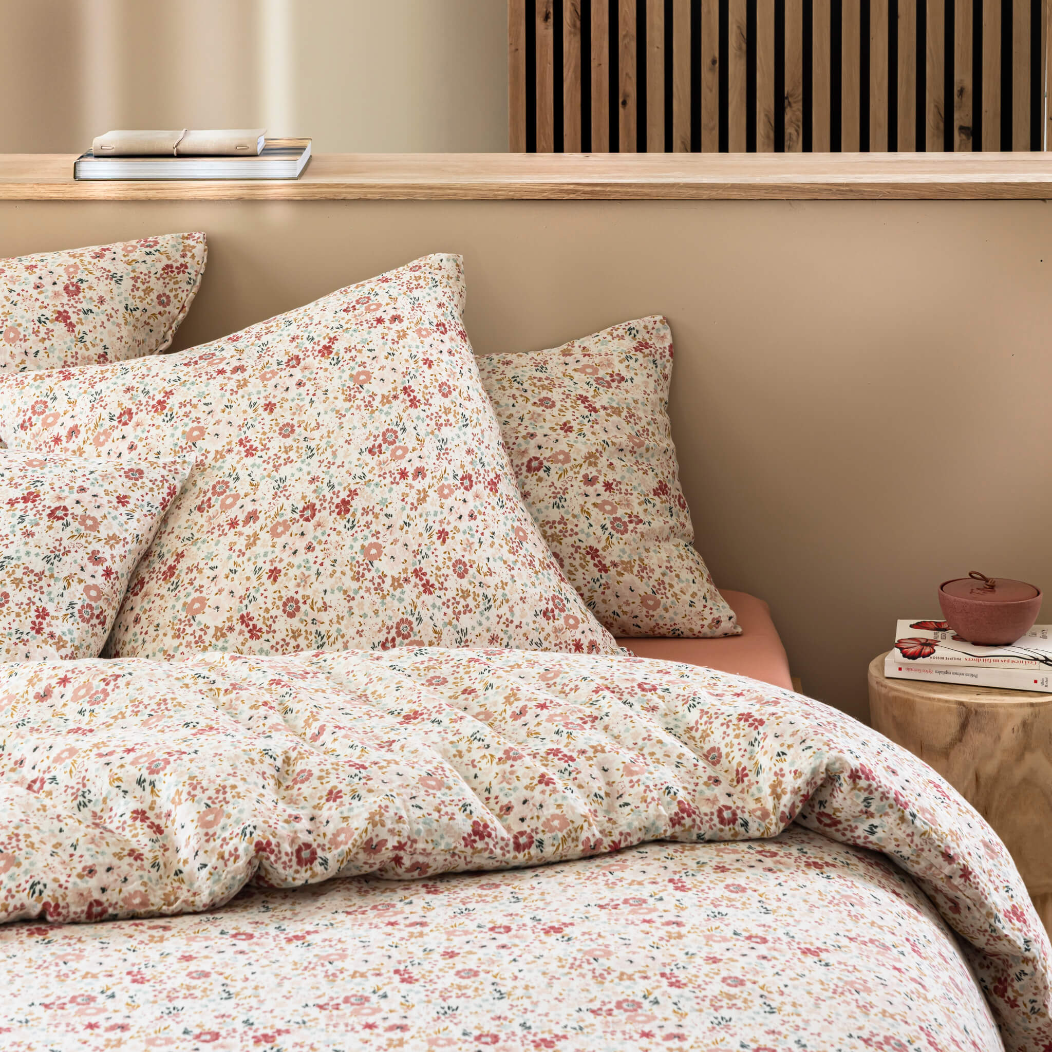 Taie d'oreiller 63x63 gaze de coton à fleurs roses Terre de Nuit