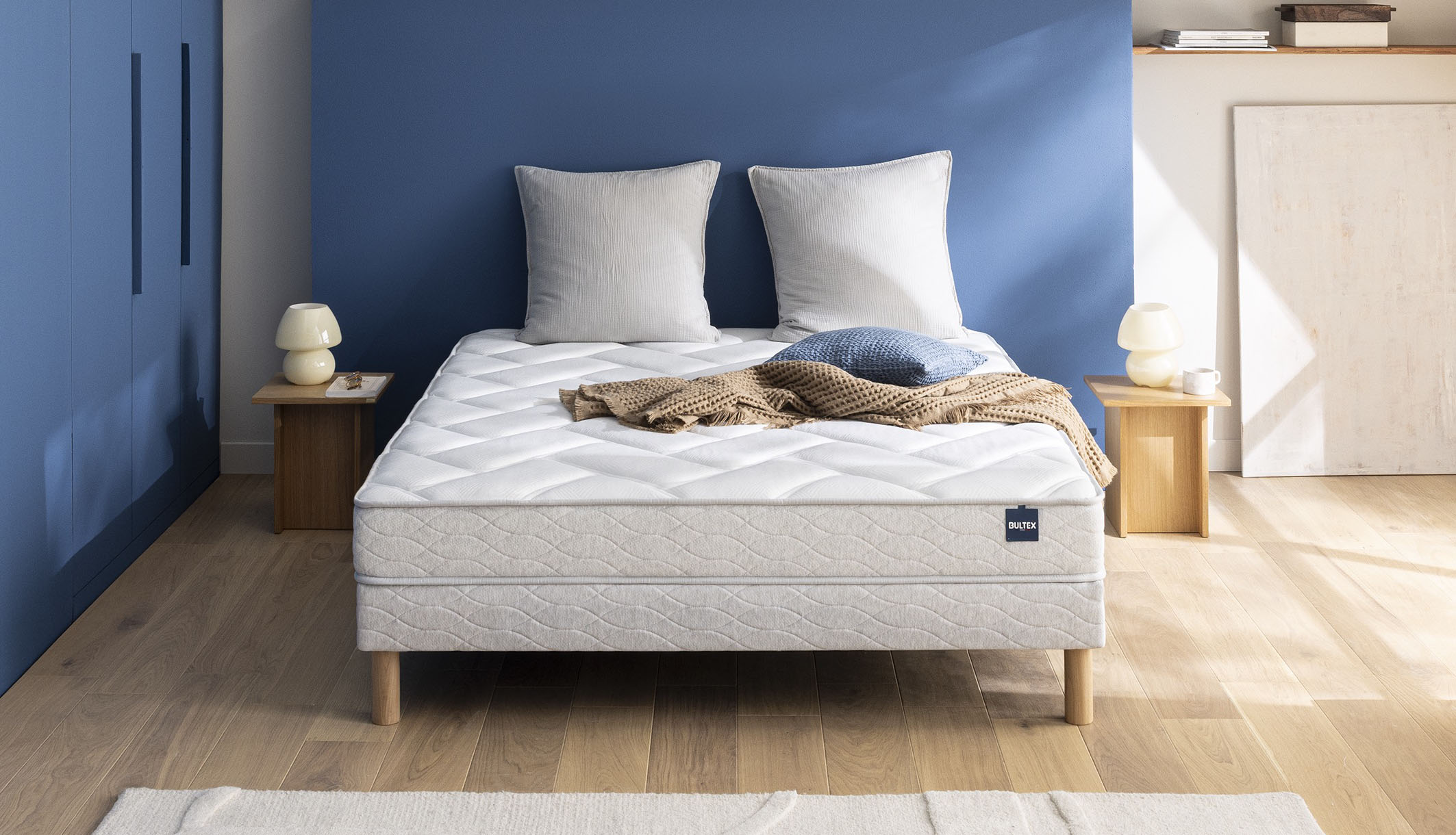 Matelas Bultex Back To Basic dans une chambre sur un sommier