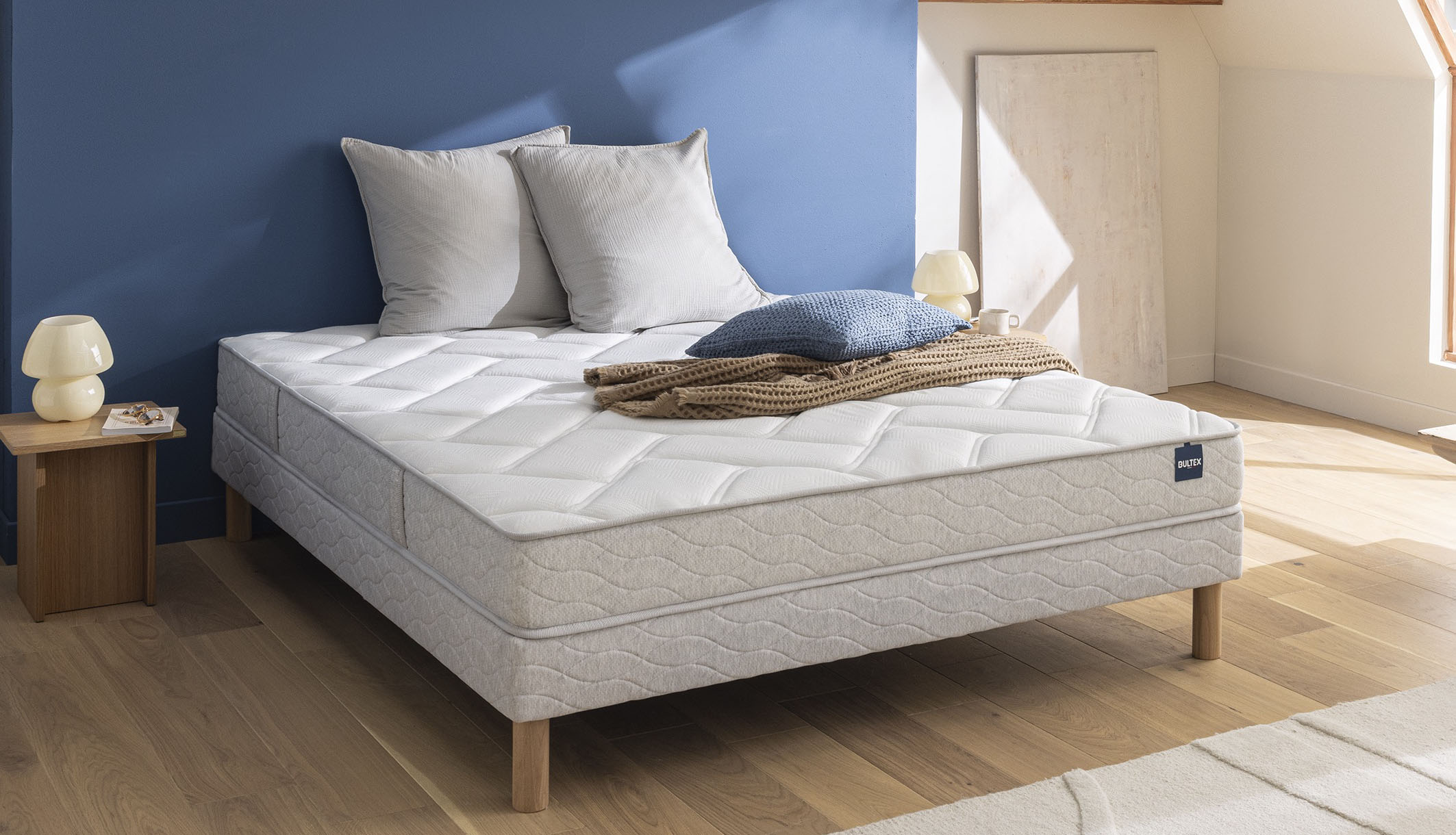 Matelas Bultex Back To Basic sur un sommier blanc