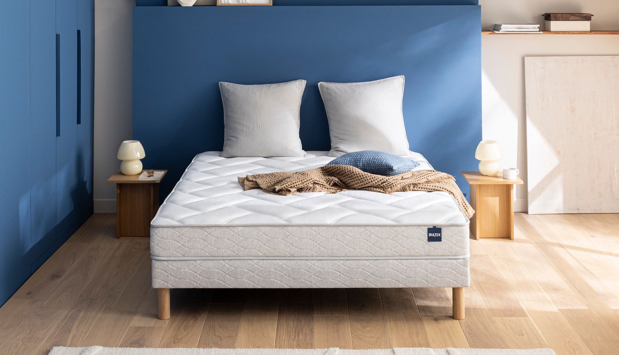 Ensemble literie Bultex Back to Basics 2 dans une chambre à coucher moderne