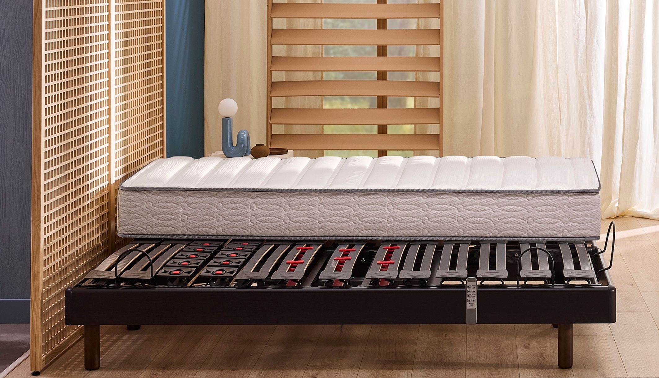 Matelas pour lit électrique en mousse confort équilibré Bultex I Relax sur sommier articulé.