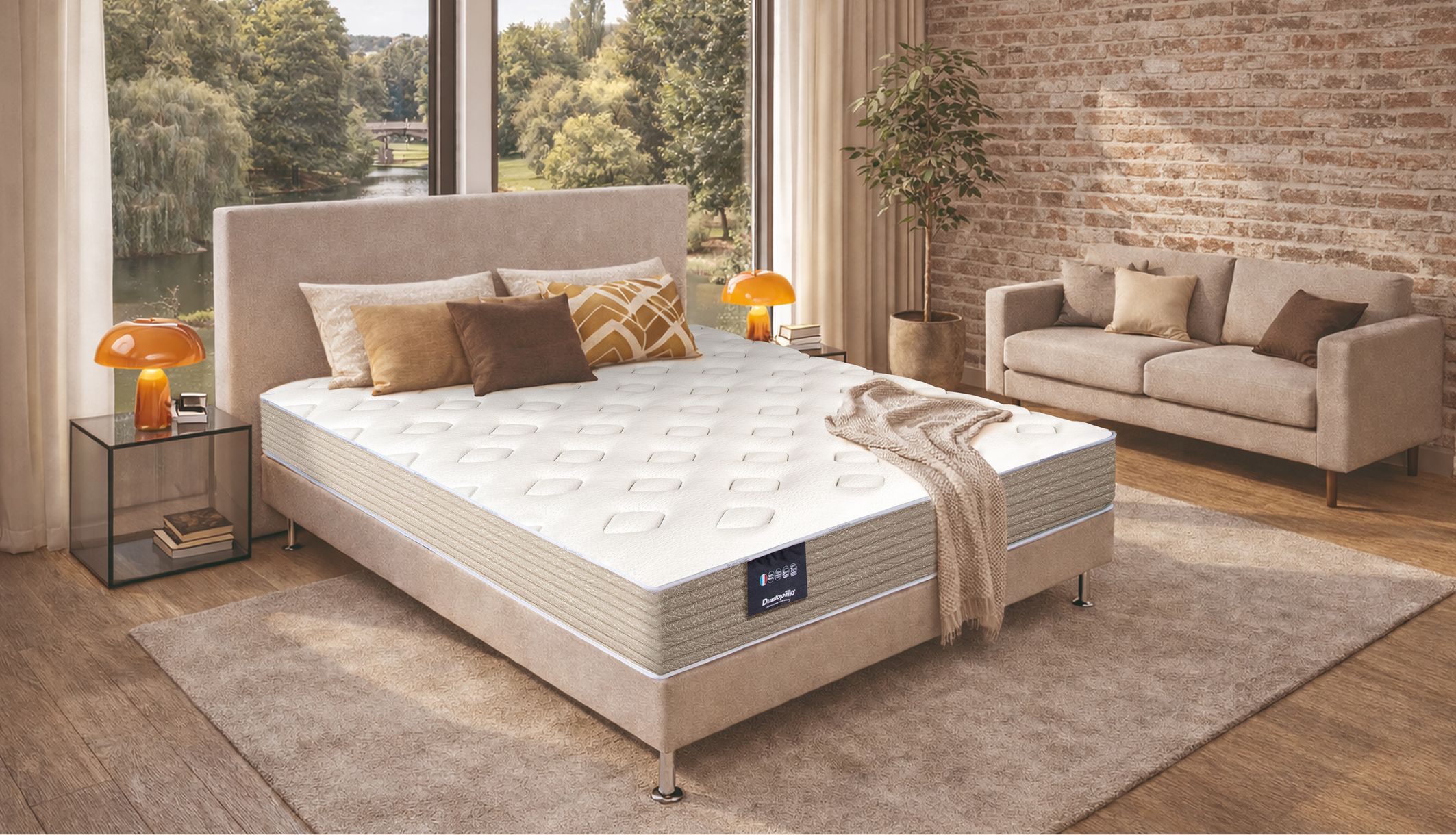 Matelas mousse HR ferme Dunlopillo Narcisse 2 sur sommier dans une chambre lumineuse.