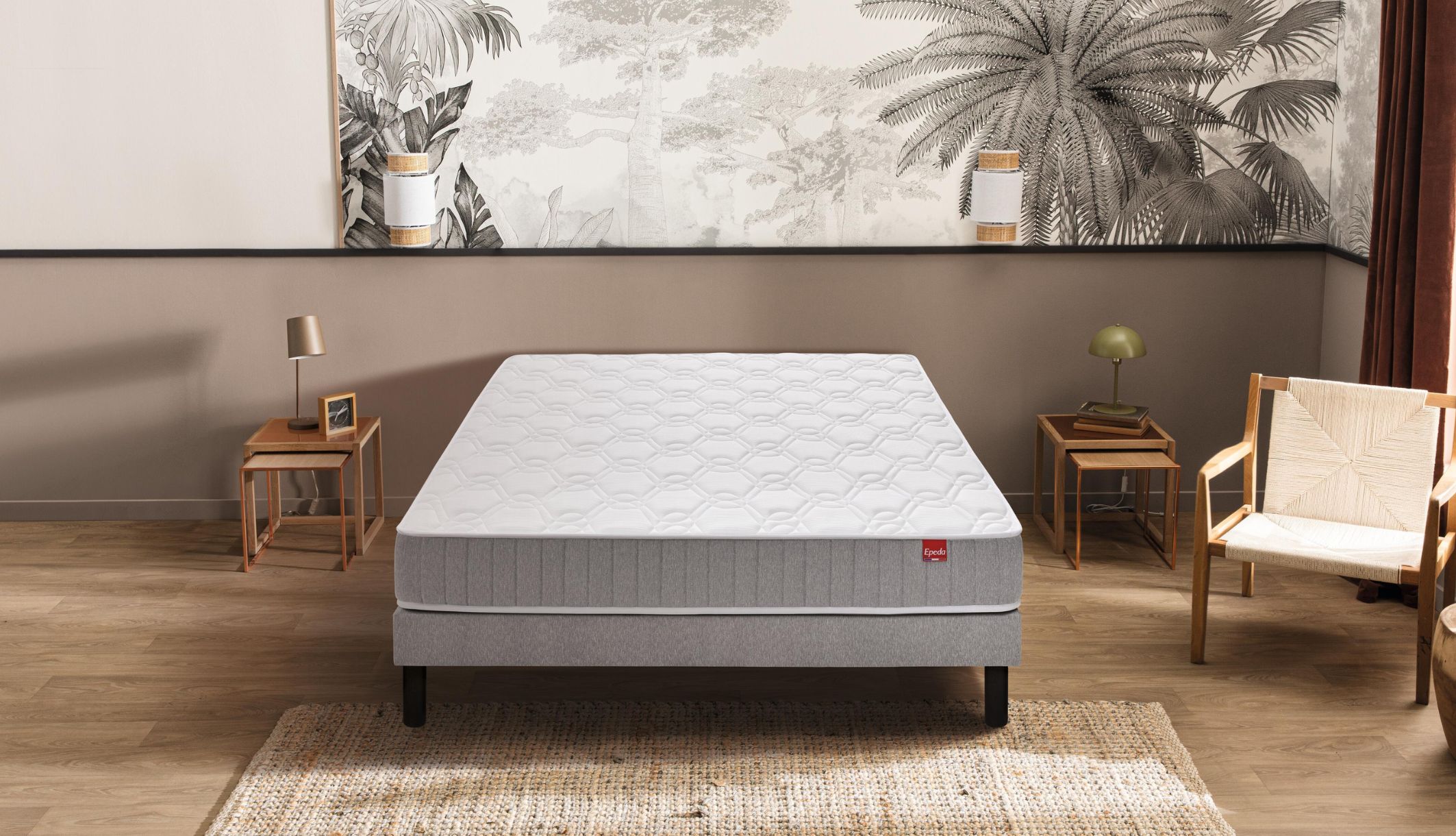 Matelas Epeda en ressorts Classique 2 sur un sommier tapissier dans une chambre