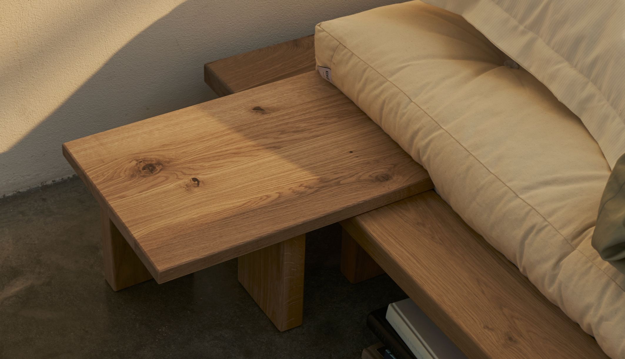 Zoom sur le plateau de la table de chevet Karup Design Japan